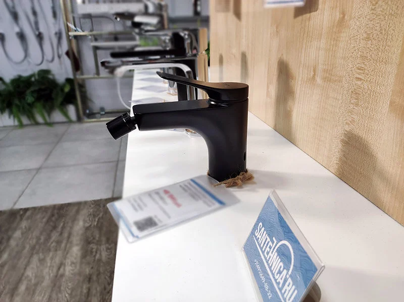 Смеситель для биде Hansgrohe Vivenis черный матовый, с донным клапаном - фото 5