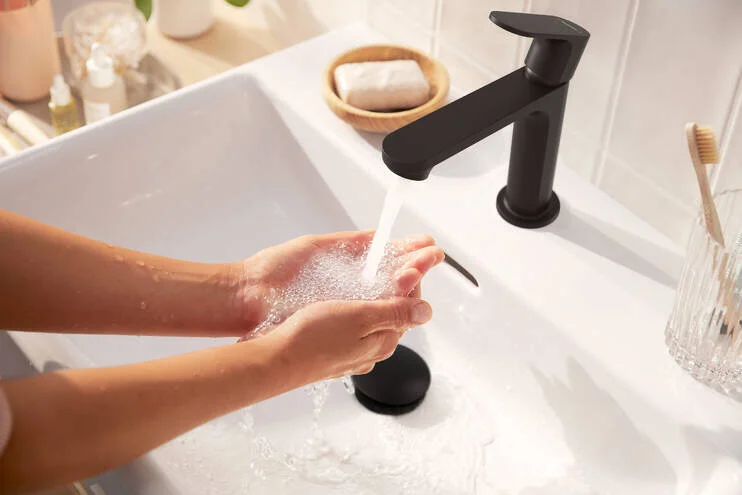 Смеситель для раковины Hansgrohe Rebris матовый черный - фото 3