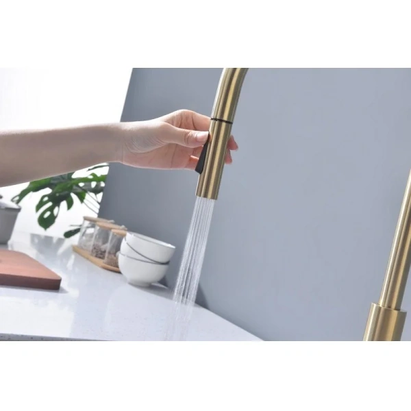 Смеситель для кухни Paulmark Senso светлое брашированное золото, с поворотным изливом, с длинным изливом, с гибким изливом - фото 7