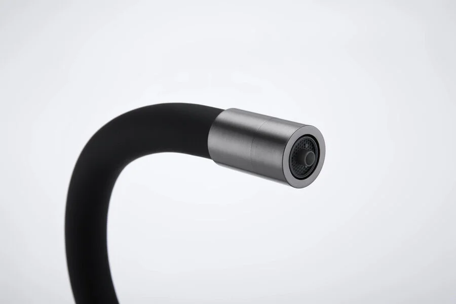 Смеситель для кухни Paulmark Salix вороненая сталь/черный, с 1 монтажным отверстием - фото 9