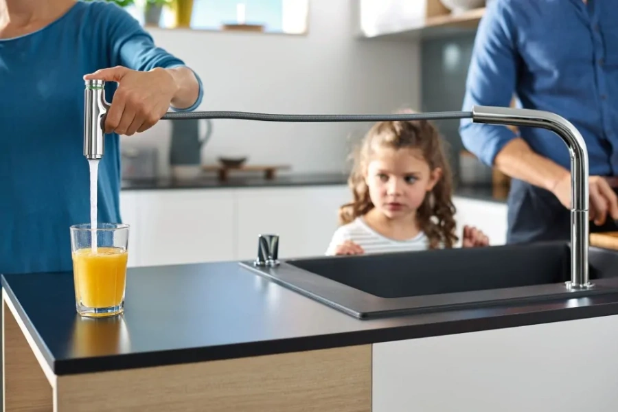 Мойка для кухни Hansgrohe C51-F635-09 77 см со смесителем, черные - фото 5