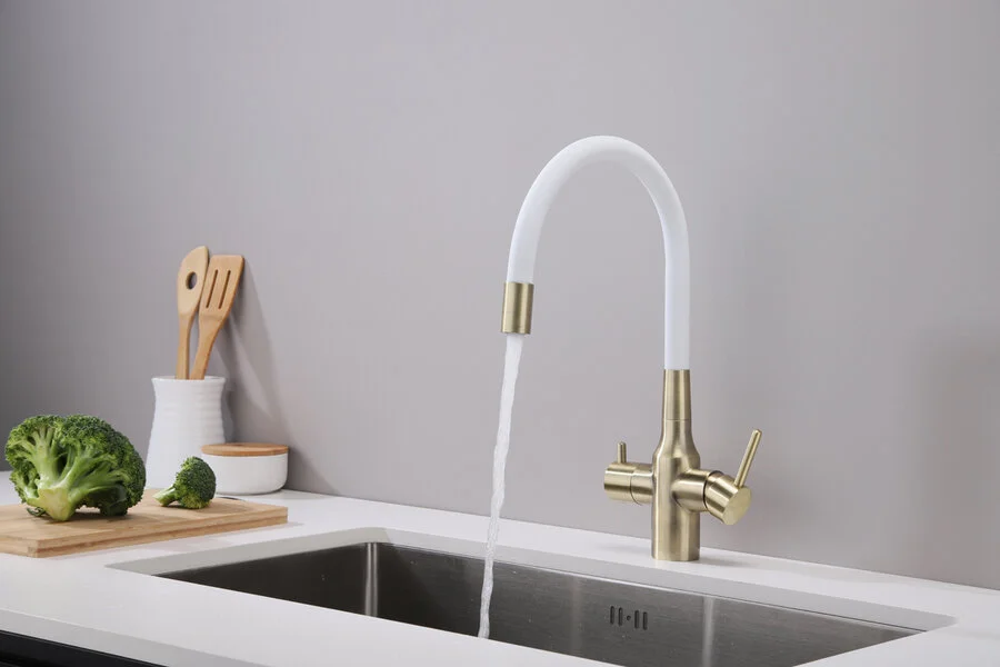 Смеситель для кухни Paulmark Salix бронза/белый, с поворотным изливом, с гибким изливом - фото 7