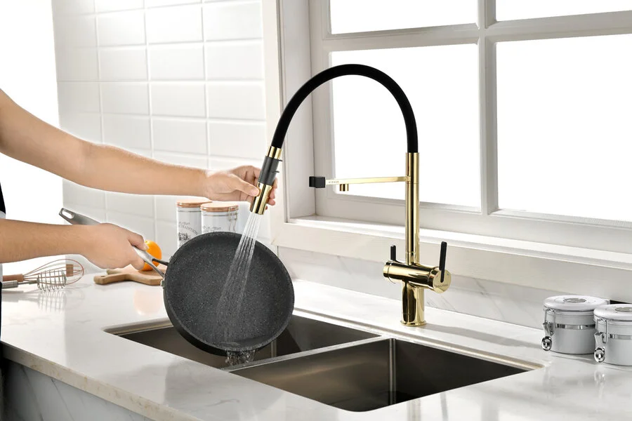 Смеситель для питьевой воды Paulmark Gravity золото, с 1 монтажным отверстием - фото 9