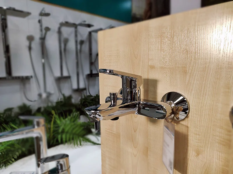 Смеситель для ванны Hansgrohe Logis Loop рукоятка петля - фото 4