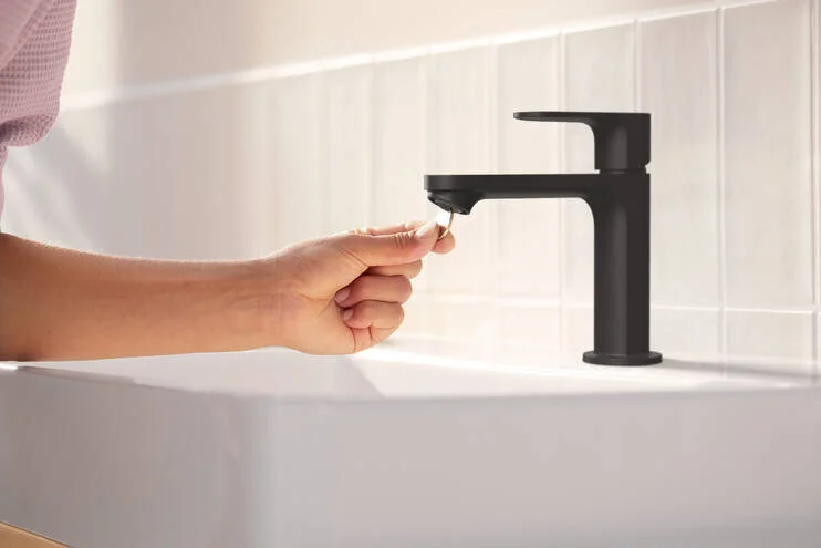 Смеситель для раковины Hansgrohe Rebris матовый черный - фото 3
