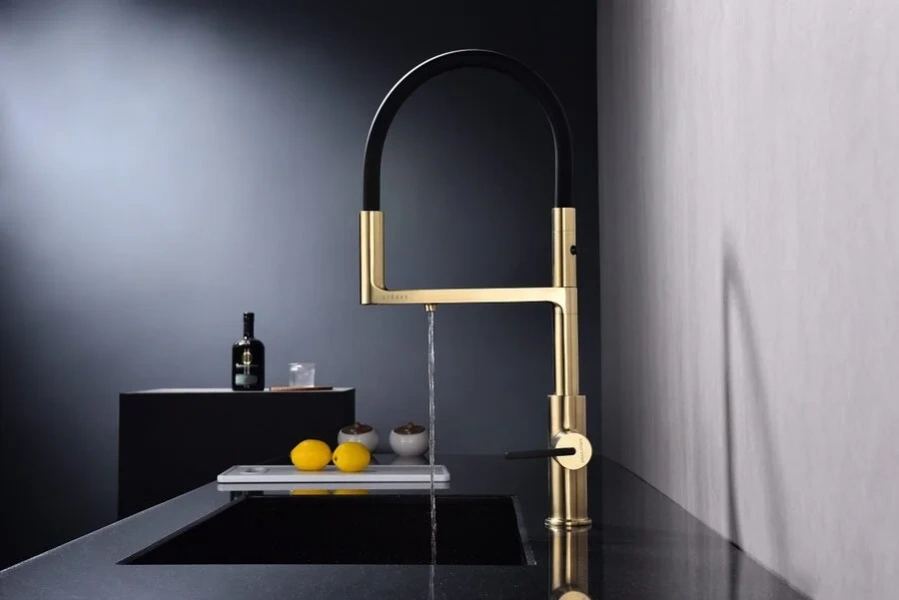 Смеситель для питьевой воды Paulmark Tornado светлое брашированное золото, с поворотным изливом, с длинным изливом, с двумя изливами, с гибким изливом - фото 7