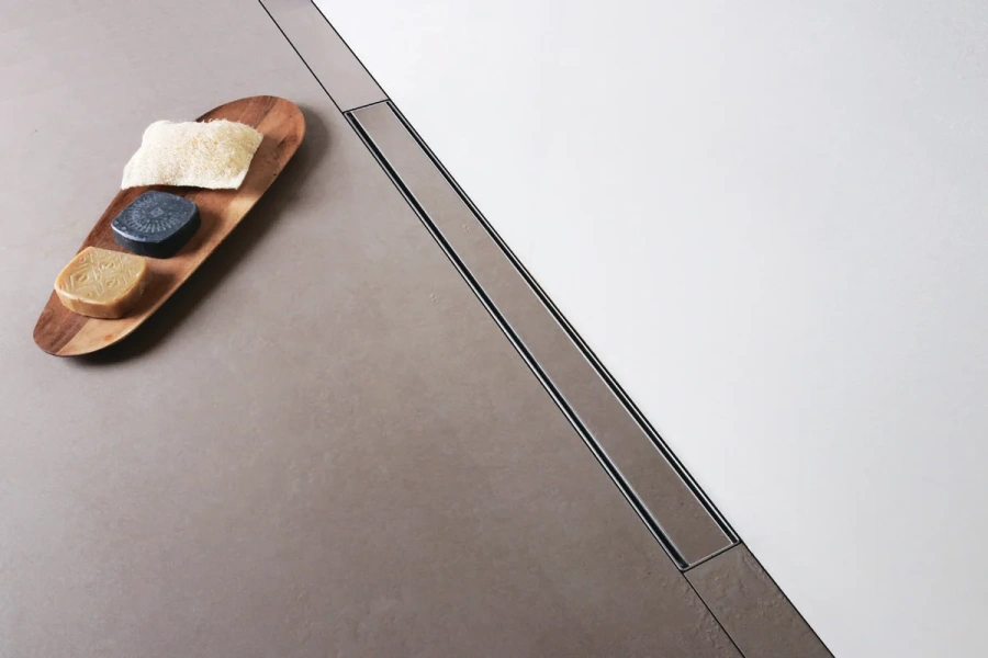 Душевой лоток BERGES B1 Keramik 90 см хром матовый, для монтажа в пол - фото 4