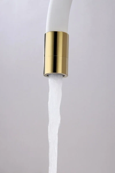 Смеситель для кухни Paulmark Salix золото/белый, с поворотным изливом, с гибким изливом - фото 7