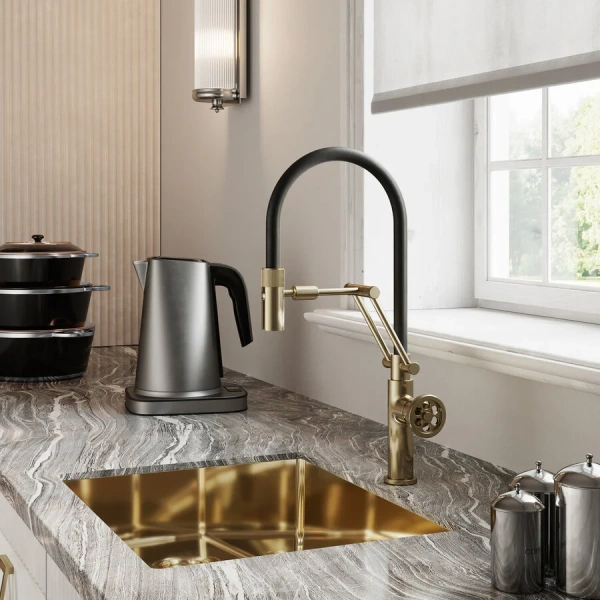 Смеситель для кухни IDDIS Grange золото/черный, с поворотным изливом, с гибким изливом - фото 7
