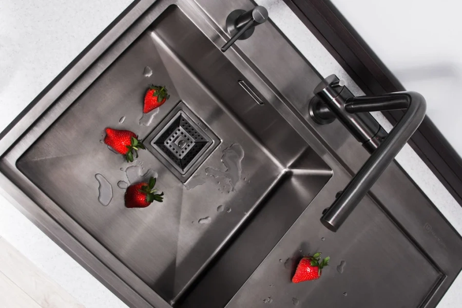 Смеситель для кухни Omoikiri Nagano-GM + Pure drop Lite вороненая сталь - фото 4