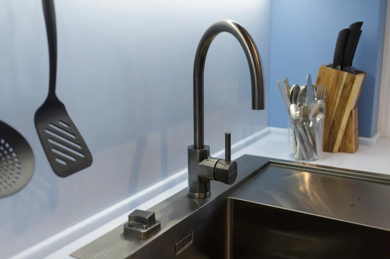Смеситель для кухни Omoikiri Wakayama-PVD-GM вороненая сталь, современные, hi-tech - фото 3