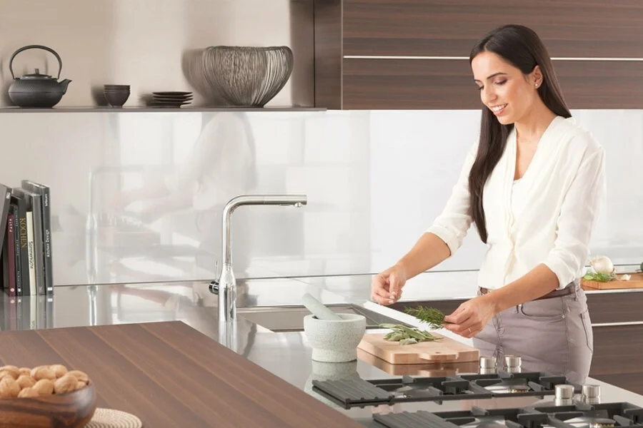 Смеситель для кухни Grohe Essence хром 30270000 (детальная фотография), однорычажные, двухрычажные