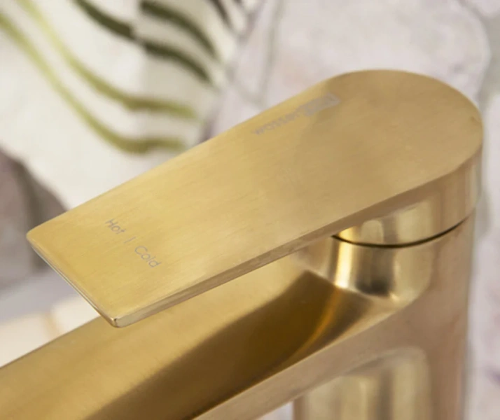 Смеситель для раковины WasserKRAFT Aisch матовое золото 5503H (детальная фотография), высокие