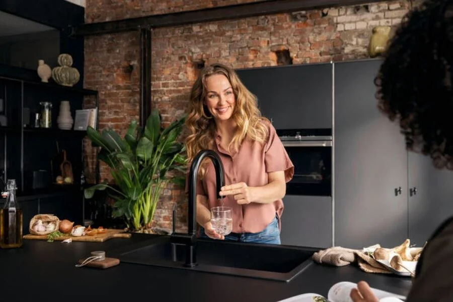 Смеситель для кухни Hansgrohe Aqittura черный матовый 76803670 (детальная фотография), по запросу