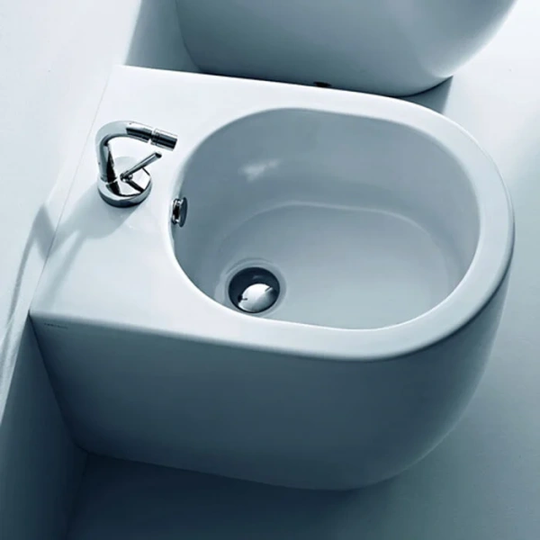 Биде напольное Kerasan Flo 312001*1 с приставной панелью (детальная фотография)