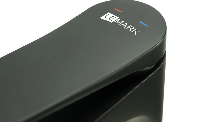 Смеситель для биде Lemark Bronx черный LM3708BL (детальная фотография), на биде