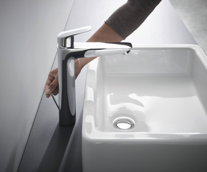 Смеситель для раковины Hansgrohe Logis однорычажный 71090000 (детальная фотография), с 1 монтажным отверстием