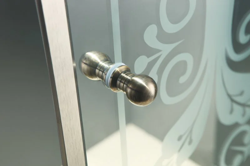 Душевой уголок Cezares Giubileo 90х90 см стекло прозрачное с узором профиль бронза GIUBILEO-R-2-90-SCORREVOLE-CP-Br (детальная фотография), полукруглые, четверть круга