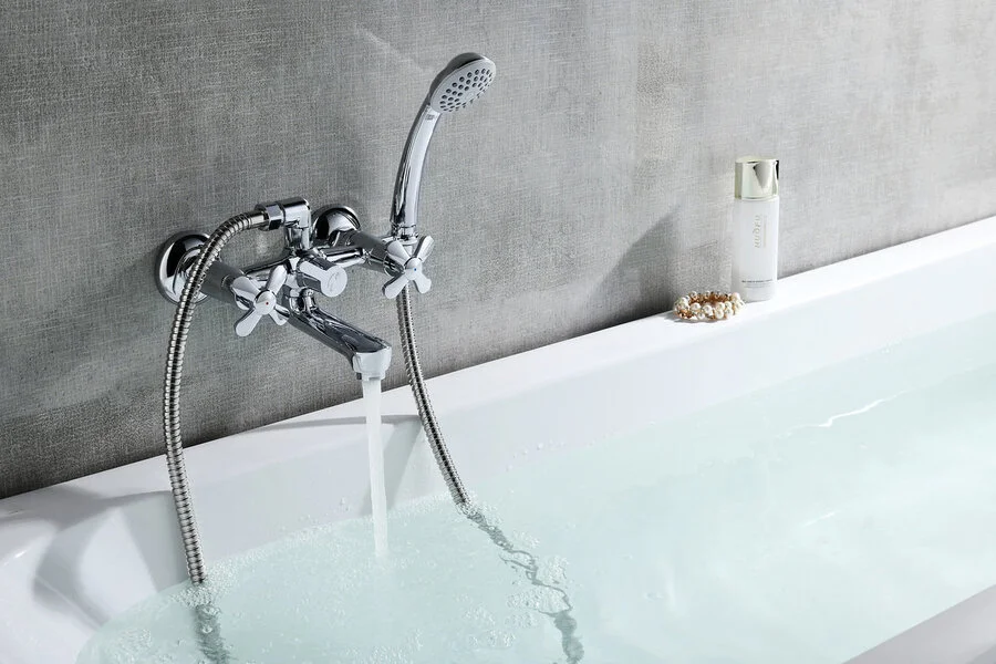 Смеситель для ванны Lemark Partner LM6542C (детальная фотография), классические, ретро