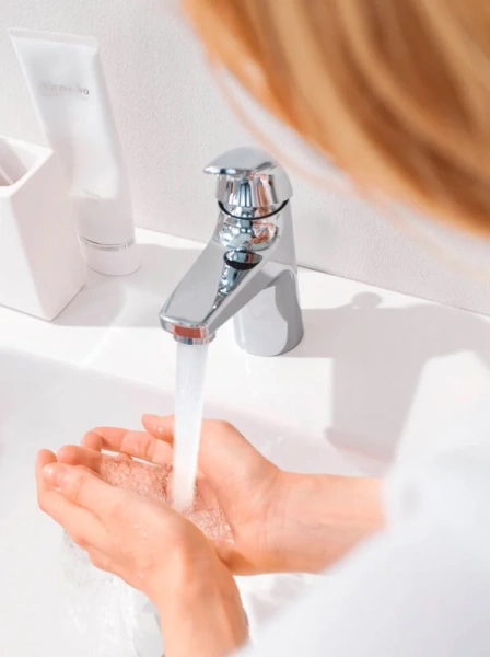 Смеситель для раковины Grohe BauCurve однорычажный 32805000 (детальная фотография), с коротким изливом