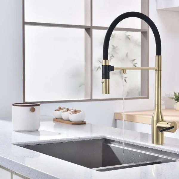 Смеситель для питьевой воды Paulmark Magneto One светлое золото Ma213188-LG (детальная фотография), на мойку, на столешницу