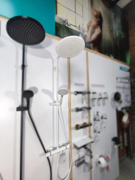 Душевая стойка Hansgrohe Croma Select S 26890 термостатическая (детальная фотография), настенные