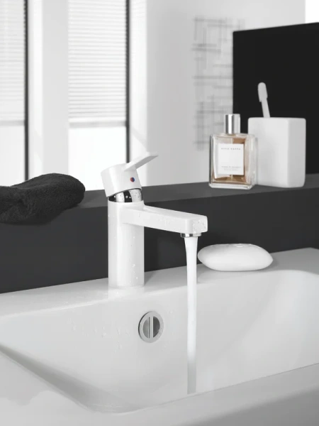 Смеситель для раковины Kludi Zenta белый 382519175 (детальная фотография), для раковины