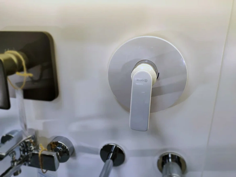 Смеситель для душа Kludi Balance белый/хром 526509175 (детальная фотография), белые, комбинированные