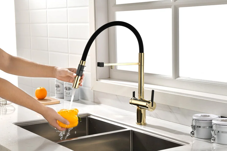 Смеситель для питьевой воды Paulmark Gravity золото Gr213888-G (детальная фотография), однорычажные, двухрычажные