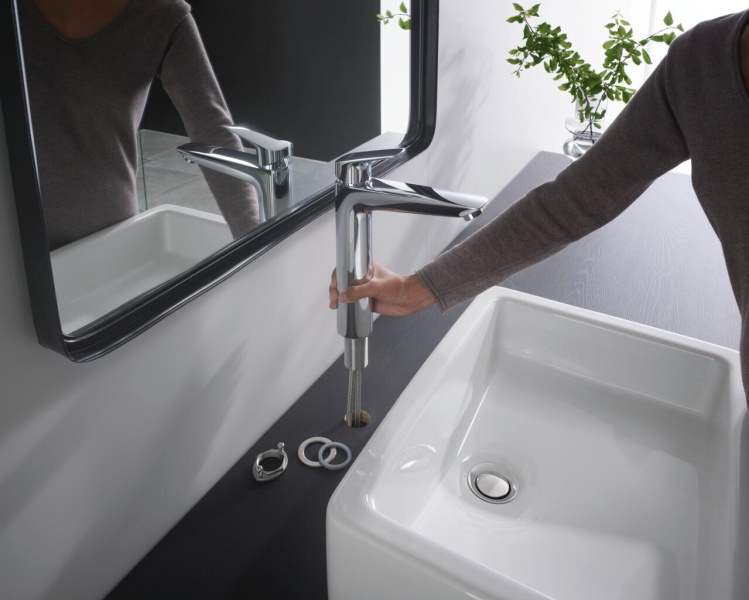Смеситель для раковины Hansgrohe Logis без донного клапана 71091000 (детальная фотография), с коротким изливом