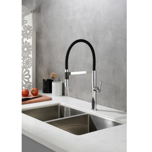 Смеситель для кухни Paulmark Leader хром Le214101-CR (детальная фотография), с поворотным изливом, с гибким изливом