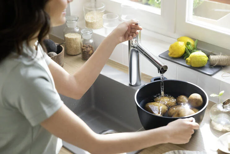 Смеситель для кухни Hansgrohe Zesis M33 74801 с вытяжным душем (детальная фотография), современные, hi-tech