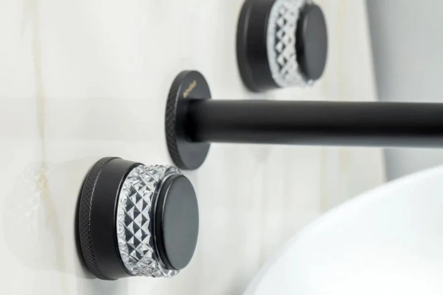 Смеситель для раковины Boheme Aura черный матовый 152-2-B-A (детальная фотография), скрытого монтажа, встраиваемые в стену