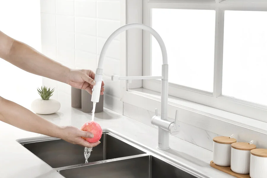 Смеситель для питьевой воды Paulmark Gravity белый матовый Gr213888-WH (детальная фотография), однорычажные, двухрычажные