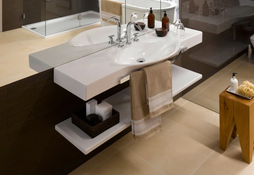 Раковина Laufen Palace 8.1270.6.000.10 150 см с полотенцедержателем (детальная фотография), одинарные, с полотенцедержателем