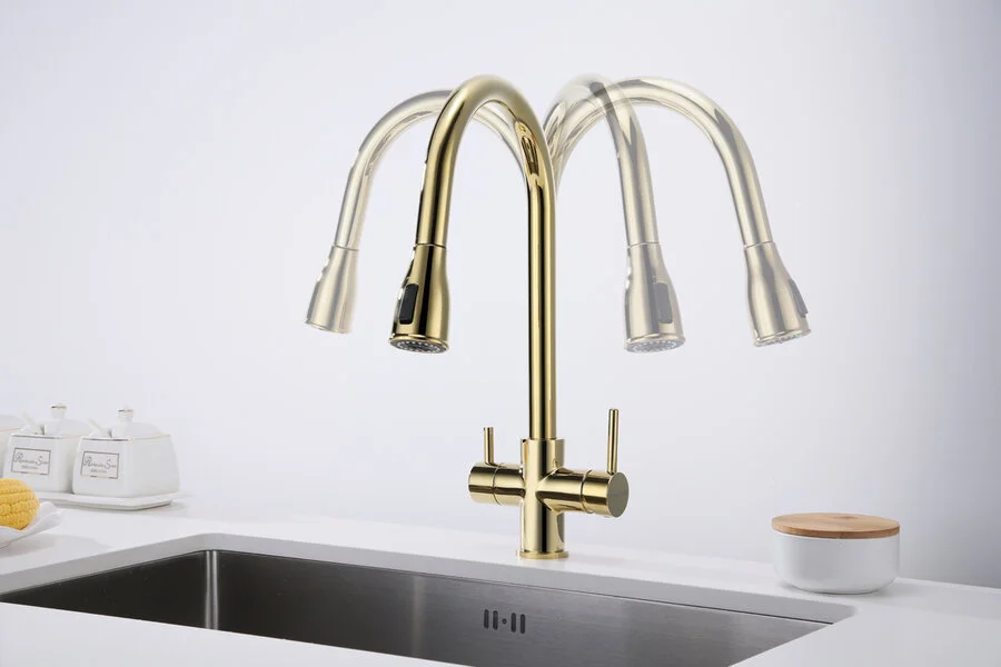 Смеситель для кухни Paulmark Lange золото La214212-G (детальная фотография), с поворотным изливом, c выдвижным изливом (лейкой)