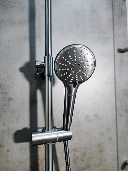 Душевая стойка Lemark Bronx графит LM3770GM (детальная фотография), с изливом