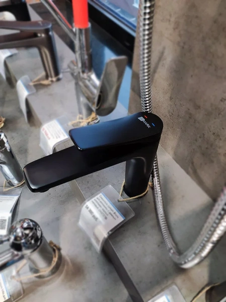 Смеситель для раковины Lemark Bronx черный LM3737BL (детальная фотография) index_1