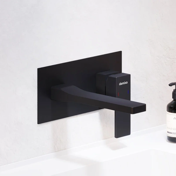 Смеситель для раковины Damixa Gala черный 530260300 (детальная фотография), из латуни, прямоугольная форма