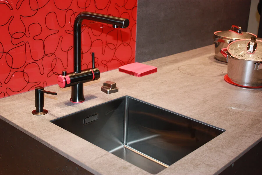 Мойка для кухни Omoikiri Taki 38-U/IF-GM 38 см вороненая сталь 4973106 (детальная фотография), из нержавеющей стали, стальные, металлические