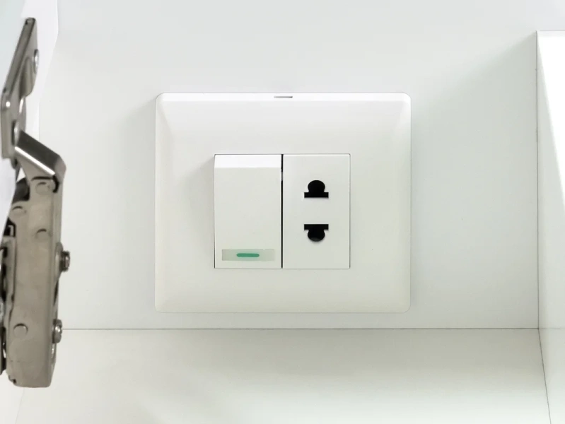 Зеркальный шкаф с подсветкой Misty Алиса Э-Али04075 75 см с розеткой (детальная фотография), по запросу, нет в наличии