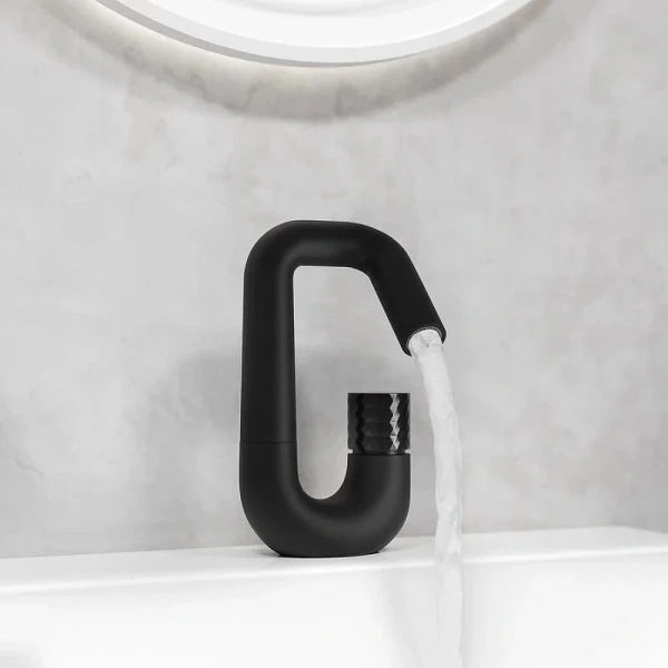 Смеситель для раковины IDDIS Twist черный матовый TWIBLBTi01 (детальная фотография), на раковину
