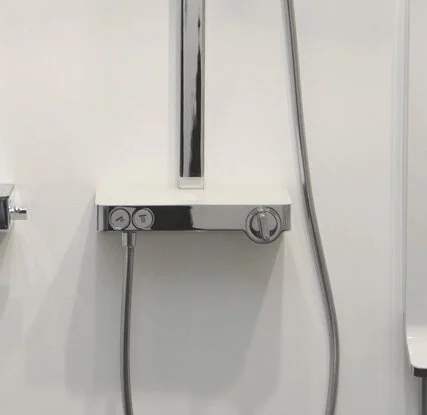 Душевая стойка Hansgrohe Raindance Select 27126 с термостатом (детальная фотография), настенные