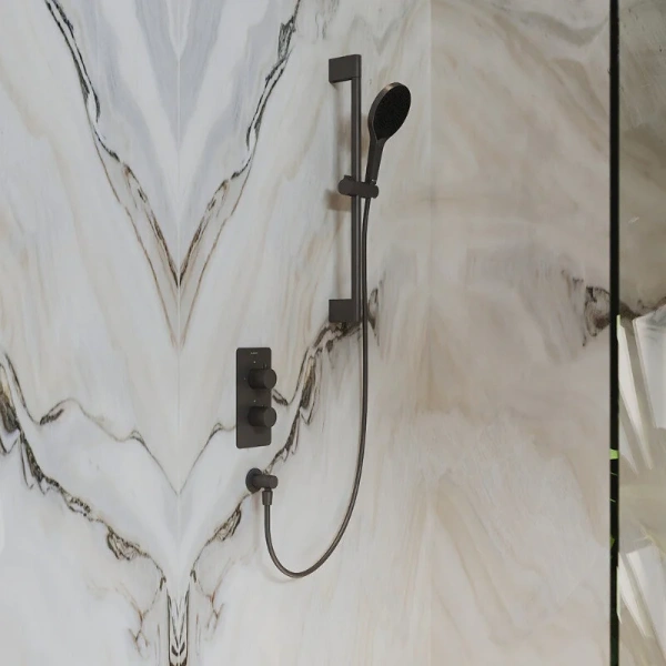 Смеситель для душа Aqueduto ACENO оружейная сталь ACE0245 (детальная фотография), из латуни, прямоугольная форма