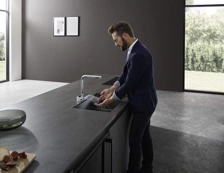 Смеситель для кухни Hansgrohe Aquno Select M81 черный матовый 73830670 (детальная фотография), на мойку, на столешницу
