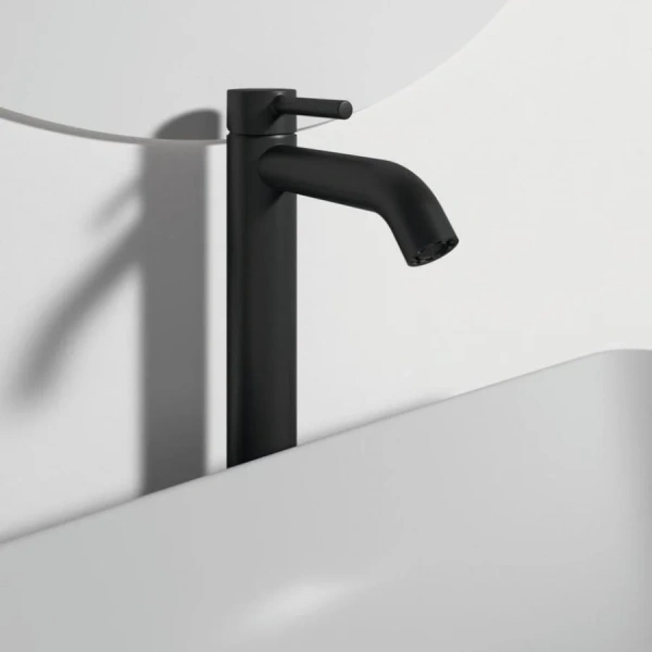 Смеситель для раковины Ideal Standard Ceraline с удлиненным корпусом BC269XG (детальная фотография), высокие, округлая форма