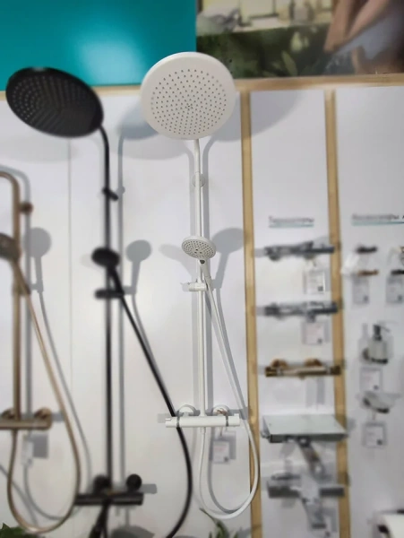 Душевая стойка Hansgrohe Croma Select S белая матовая 26890700 (детальная фотография), с тропическим душем