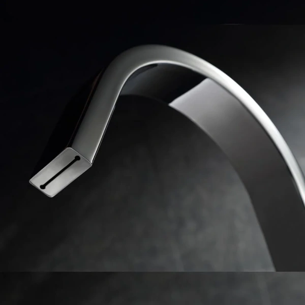 Смеситель для ванны Black&White Universe хром 3311U (детальная фотография), современные, hi-tech