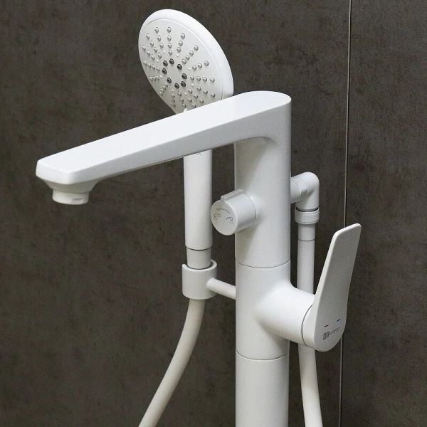 Смеситель для ванны Lemark Bronx белый матовый LM3744MW (детальная фотография), с коротким изливом