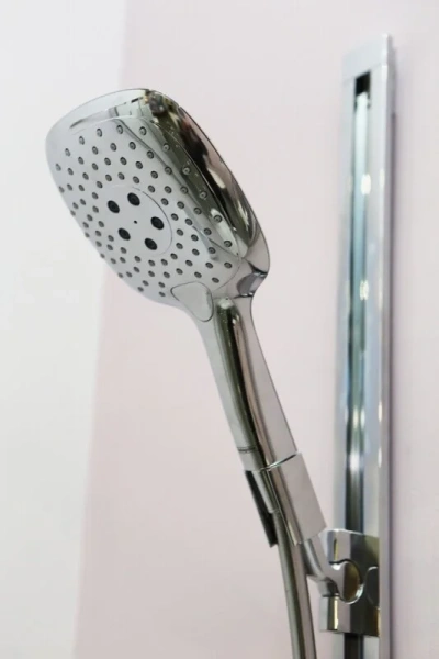 Лейка для душа Hansgrohe Raindance Select E 26550 пластик (детальная фотография), хром, белые